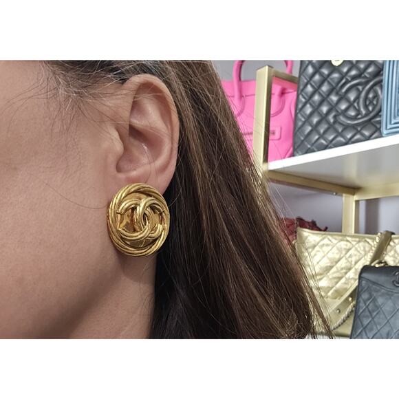 CHANEL CC Spring 1993 Gold Plated CC Rope Bezel Detail Clip On Earrings - Picture 3 of 5
